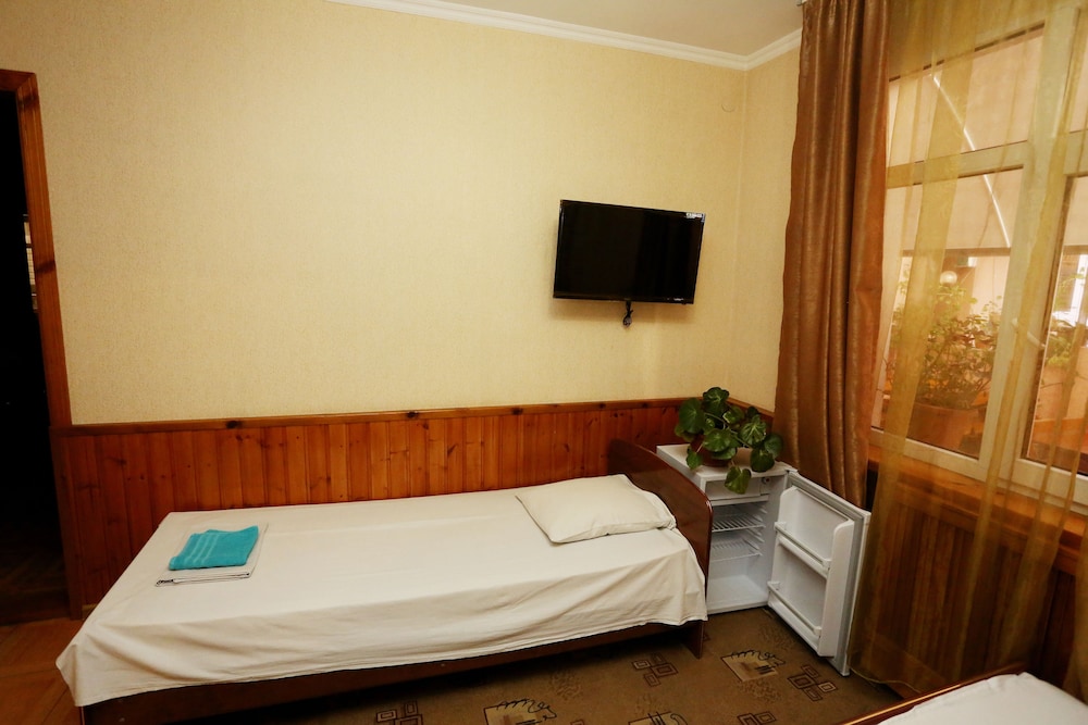 Economy Triple Room, Shared Bathroom photo 3