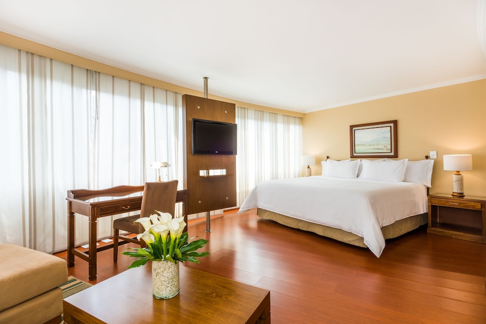 Junior Suite, 1 Queen Bed - Photo 3