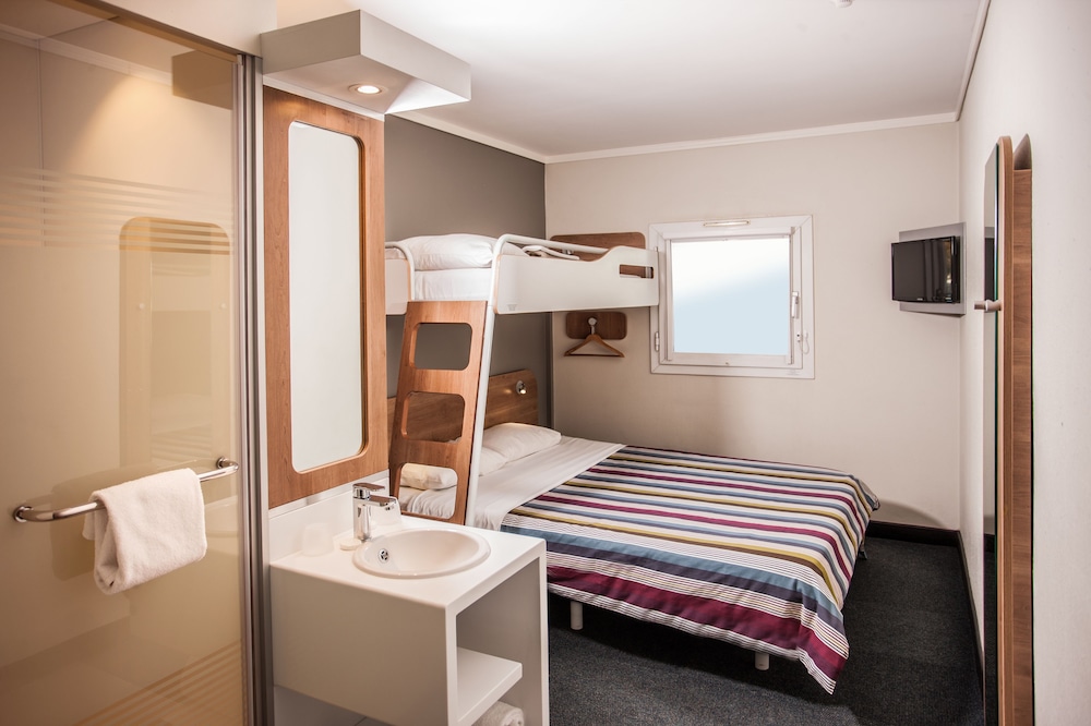 Standard Triple Room (Queen with separate bunk bed)