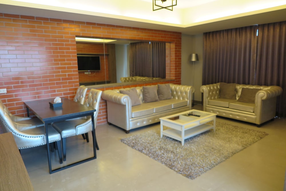 Penthouse Suite photo 2