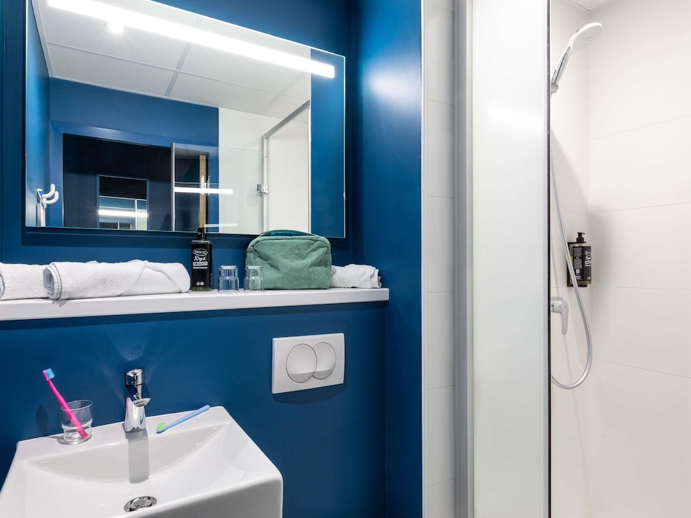 Standard Room, Multiple Beds - Photo 3