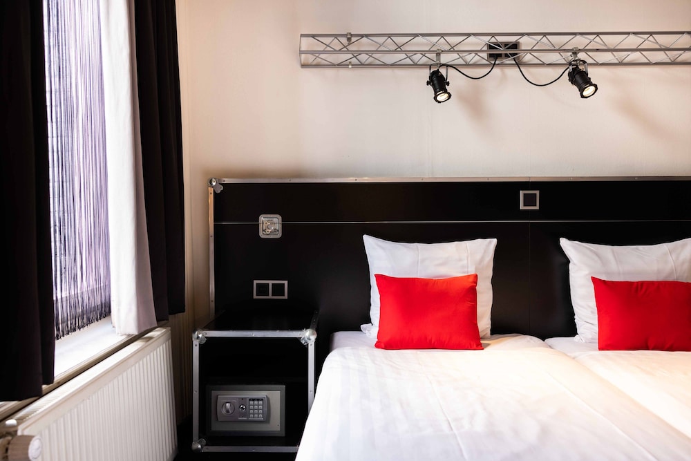Standard Room, 2 Twin Beds, Private Bathroom photo 1