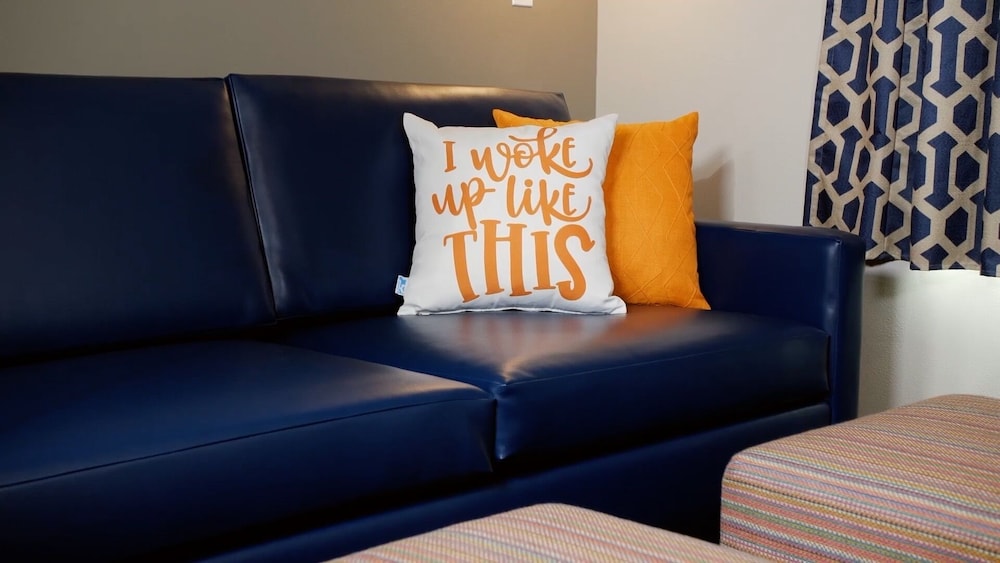 Jr. Suite, 2 Queens + Sofa Bed, ADA photo 2