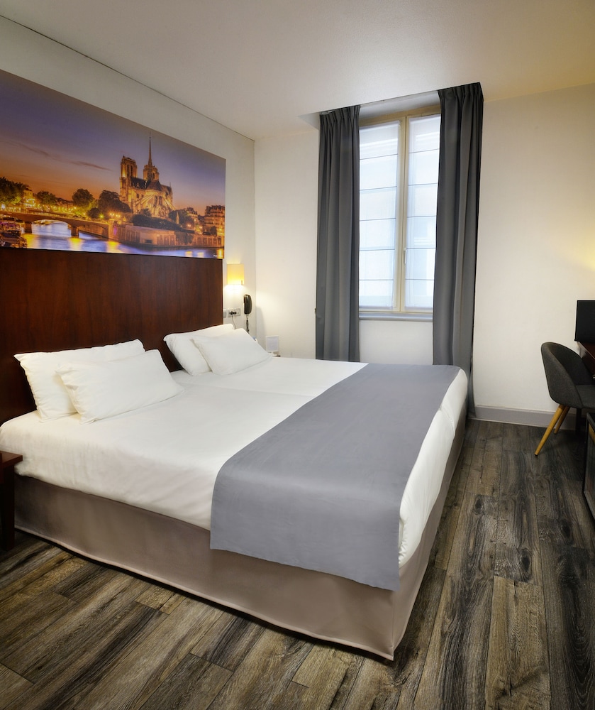 Superior Room, 1 King Bed, Non Smoking (Larger Room)