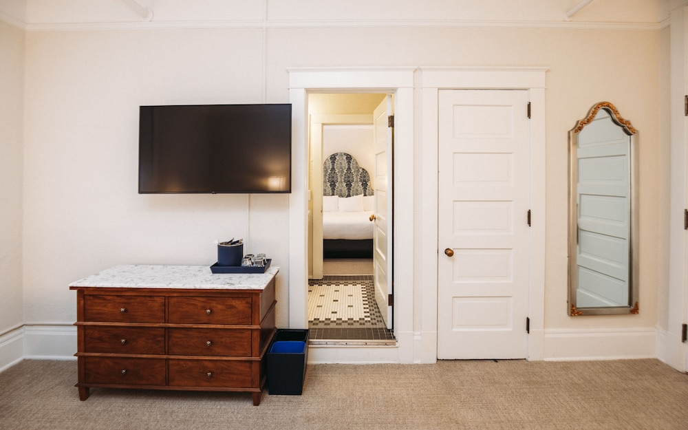Adjoining Classic King Rooms photo 2