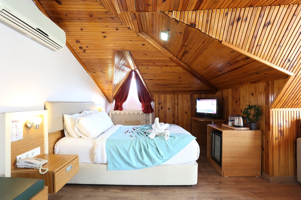 Superior Quadruple Room photo 2