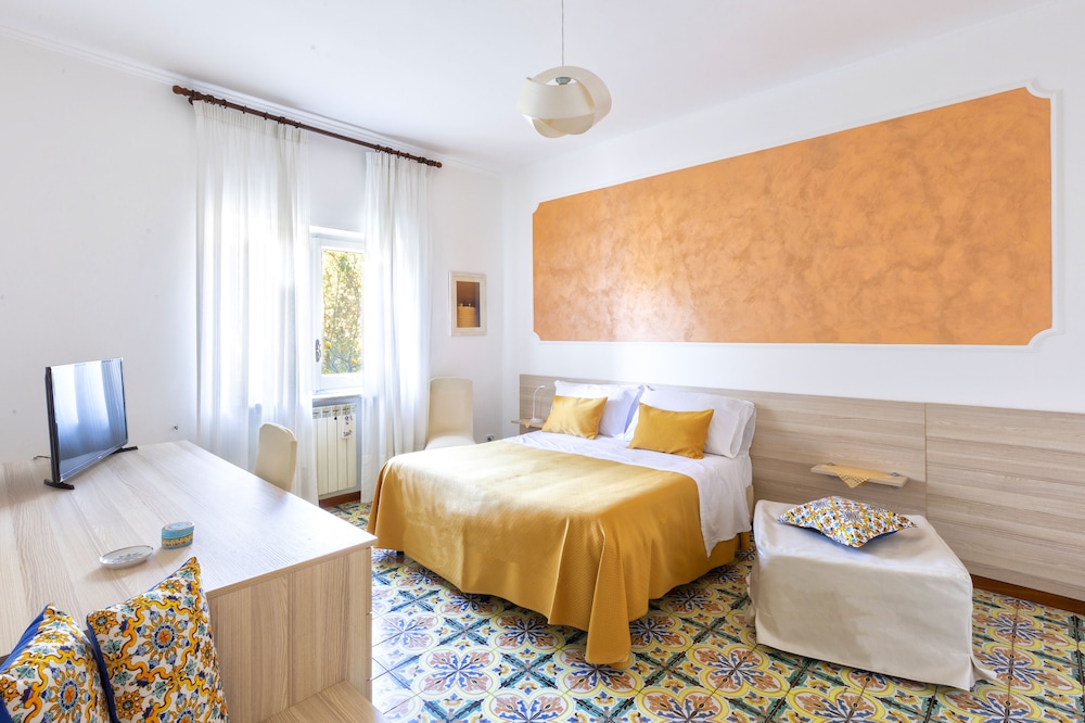 Apartment, 2 Bedrooms, Pool Access