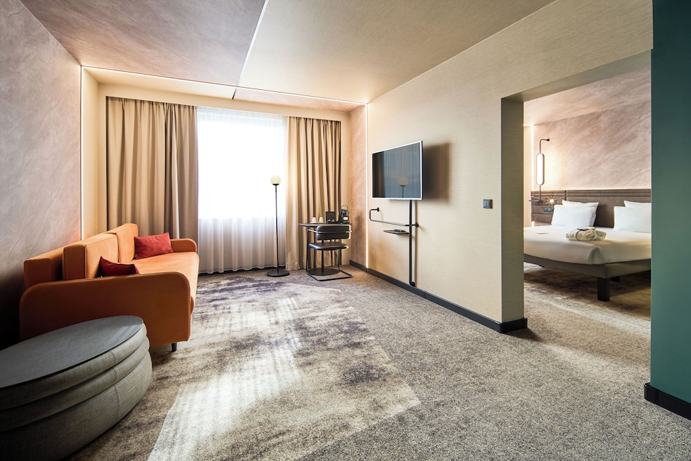 Executive Suite, 1 Queen Bed with Sofa bed