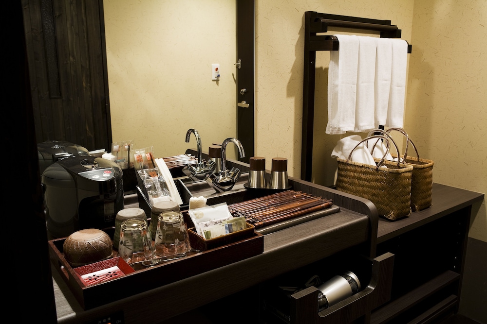 Twin Room, Non Smoking - Photo 5
