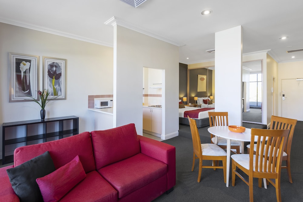 Studio Apartment - Photo 2