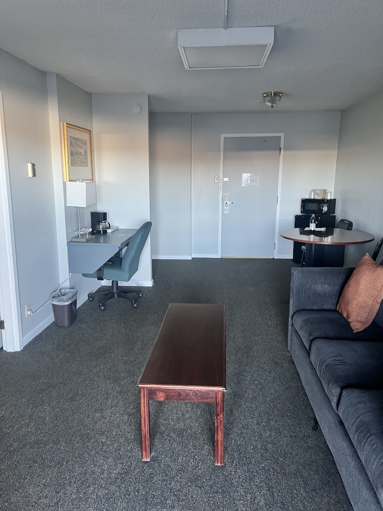 Deluxe Suite, 1 King Bed photo 3
