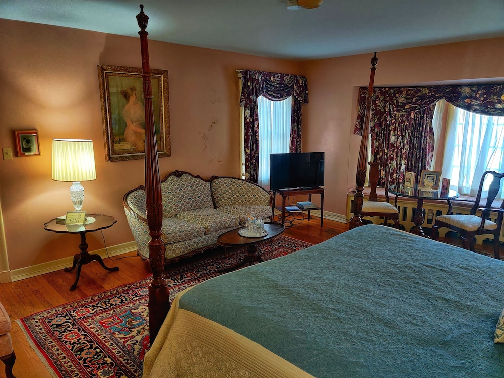 Premier Room, 1 King Bed - Photo 4