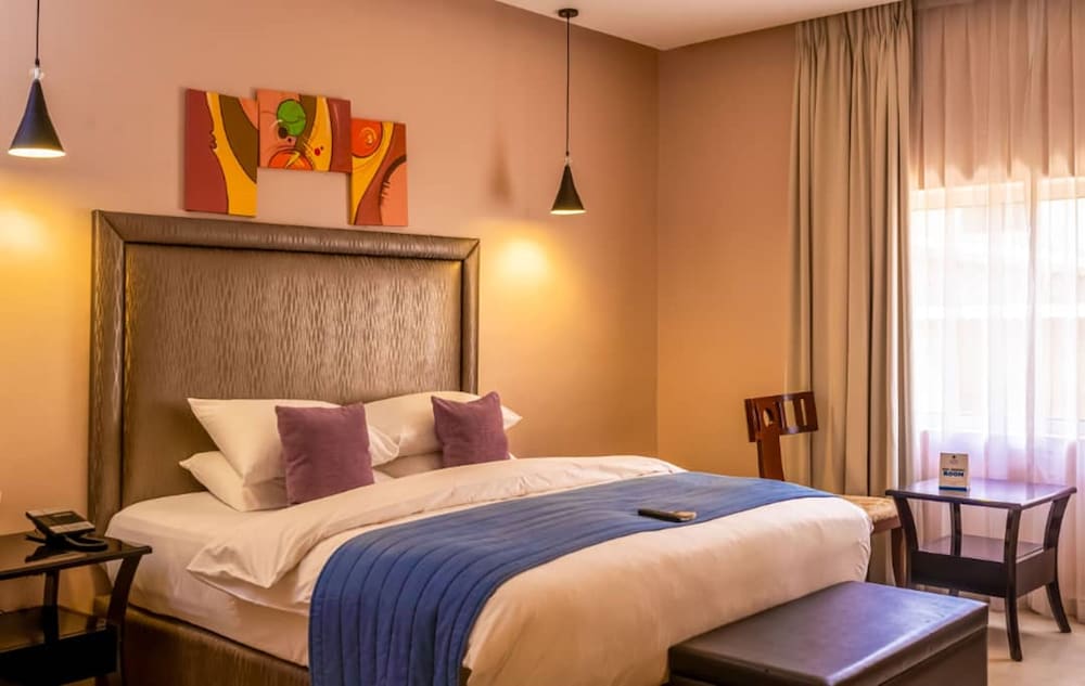 Deluxe Room, 1 Queen Bed photo 1