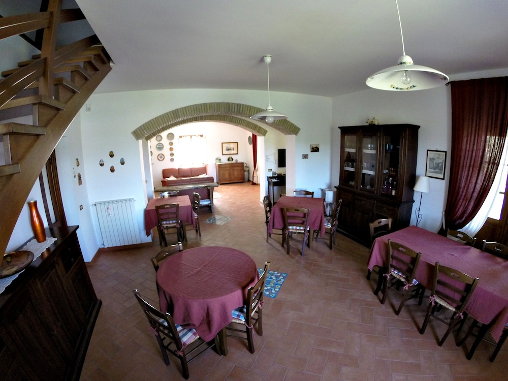 House, 5 Bedrooms photo 1