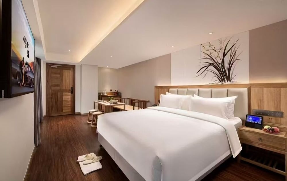 Senior Room, City View
