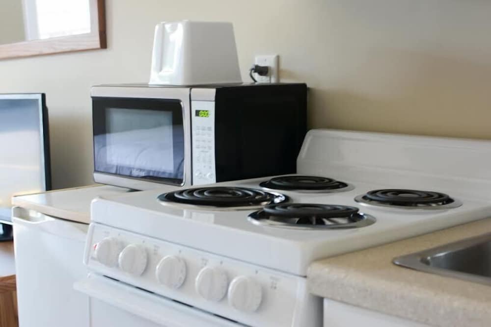 Kitchenette with Two Queen Beds photo 3