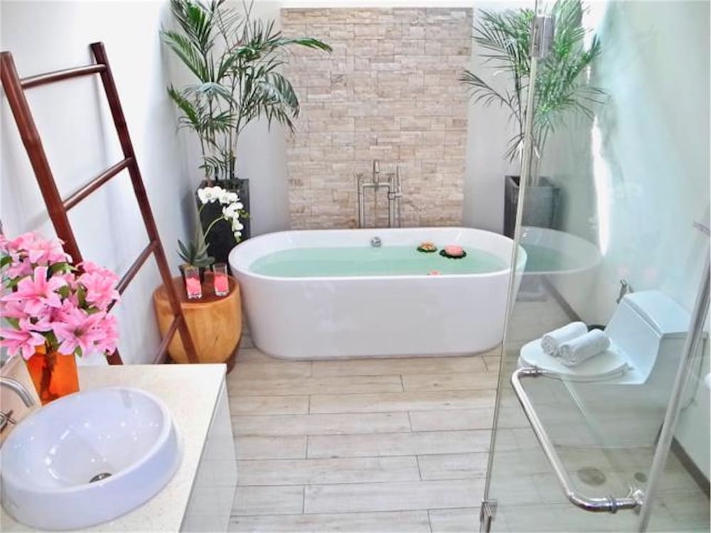 Villa, 3 Bedrooms, Poolside photo 2