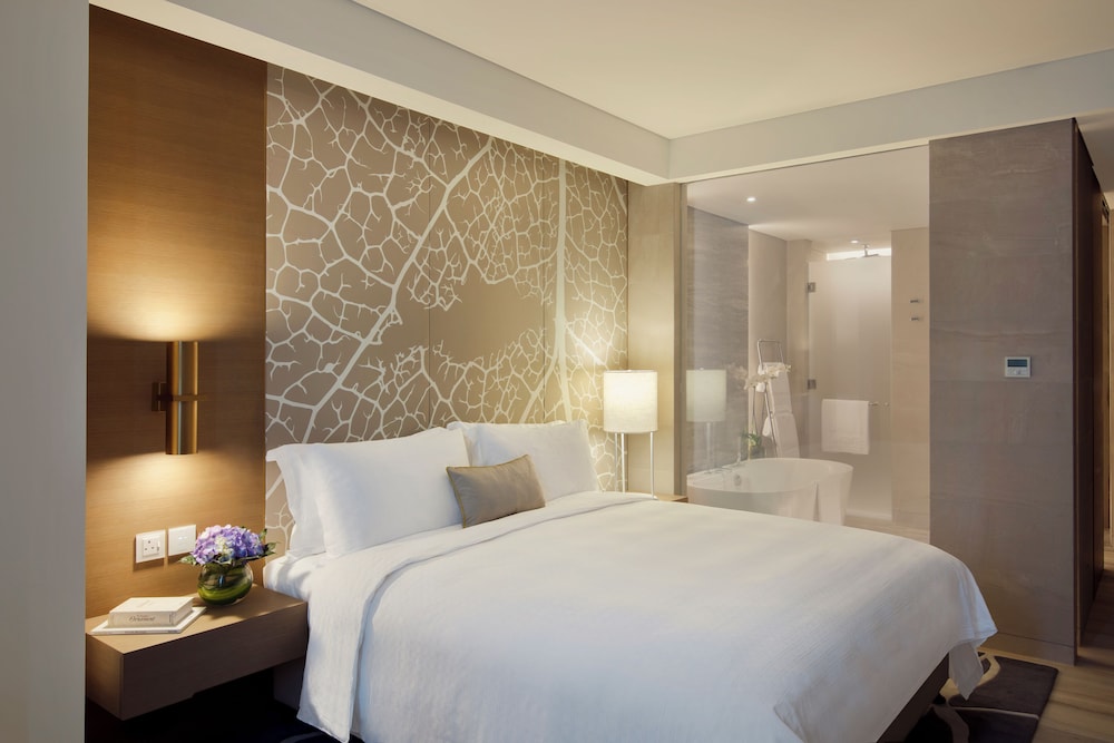 City Room, 1 King Bed, City View - Photo 1