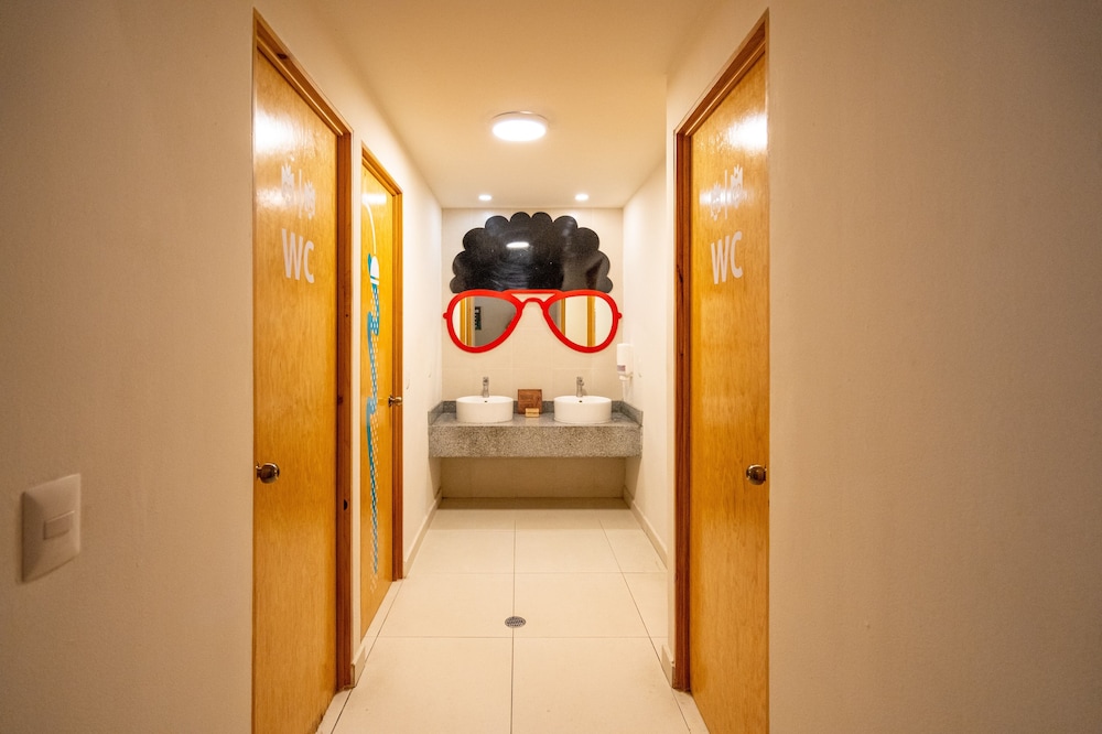 Bed in 6-Bed Mixed Dormitory Room photo 2