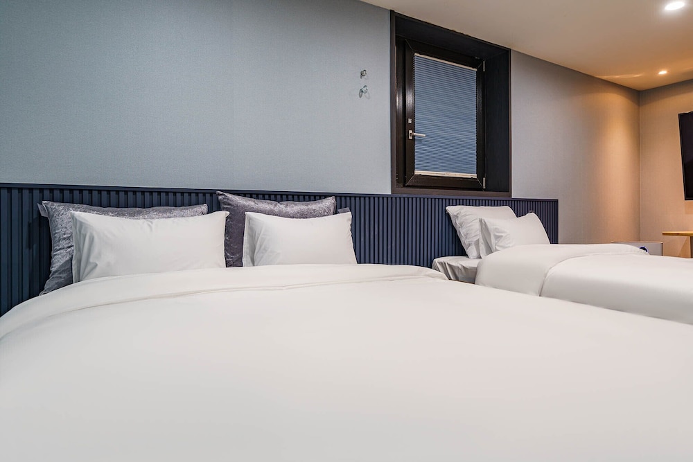 Family Twin Room, Multiple Beds, Non Smoking, Hot Tub photo 2
