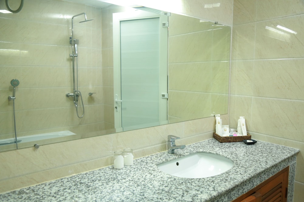 Deluxe Double Room, 1 Double Bed, Pool View, Corner photo 2