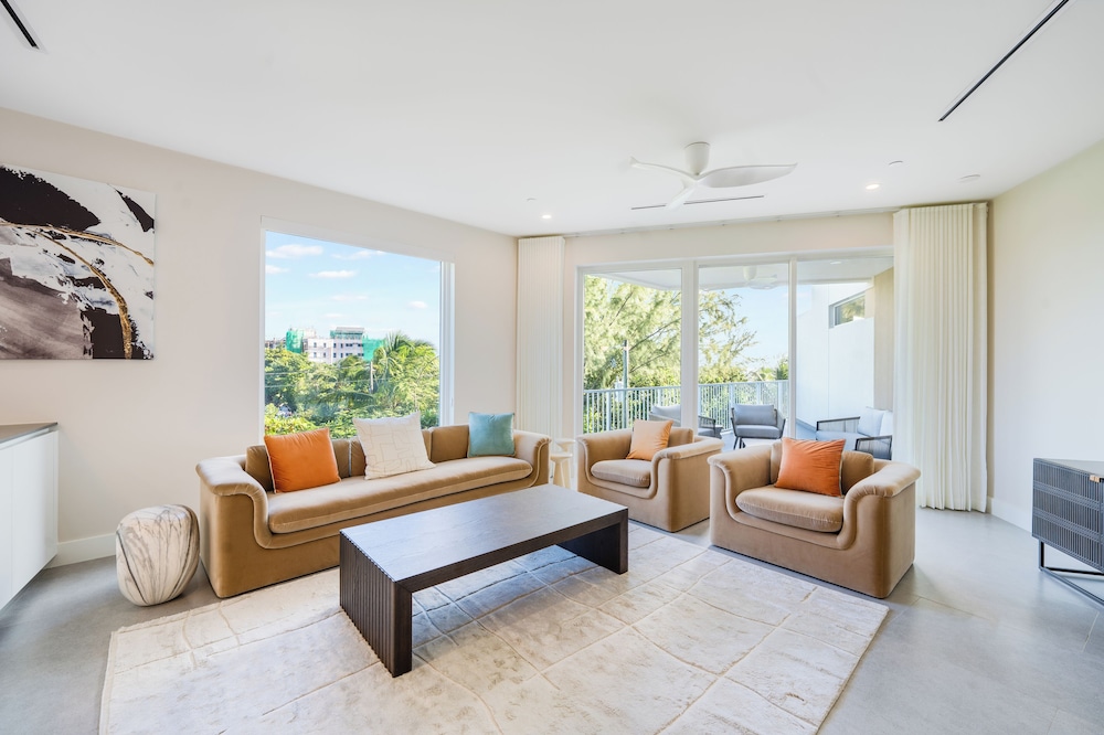 209 - 1 Bedroom Partial Ocean View (2nd Floor)