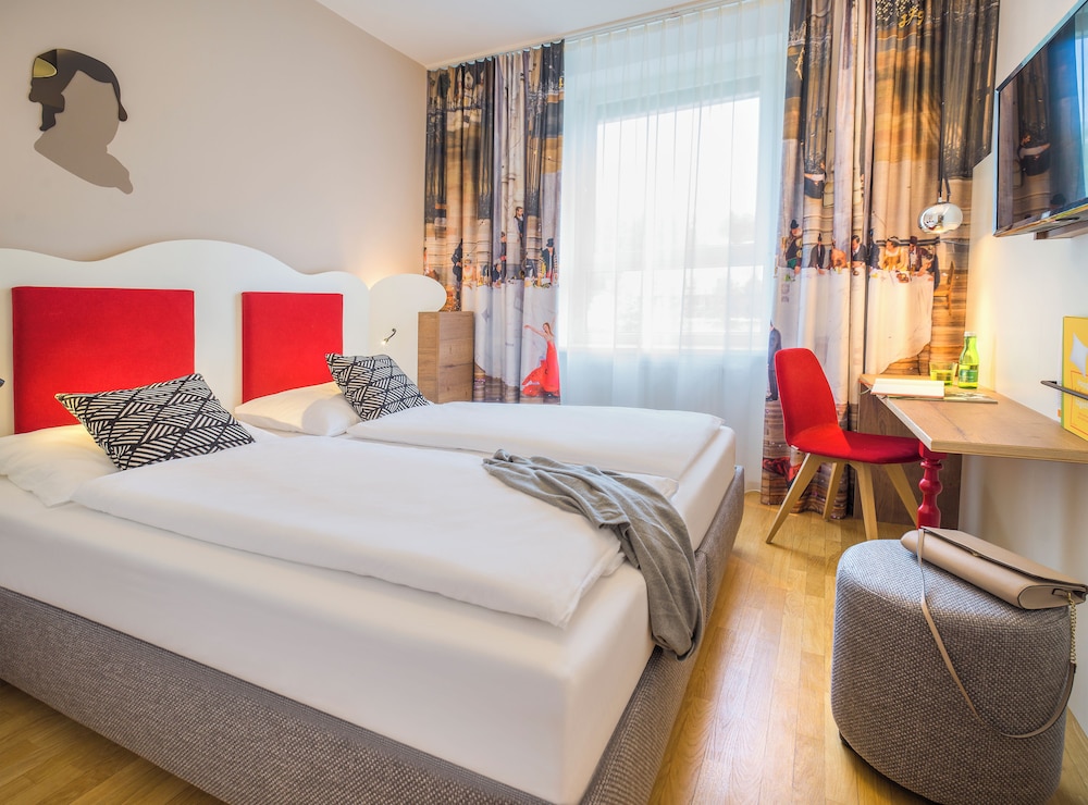Comfort Suite photo 2
