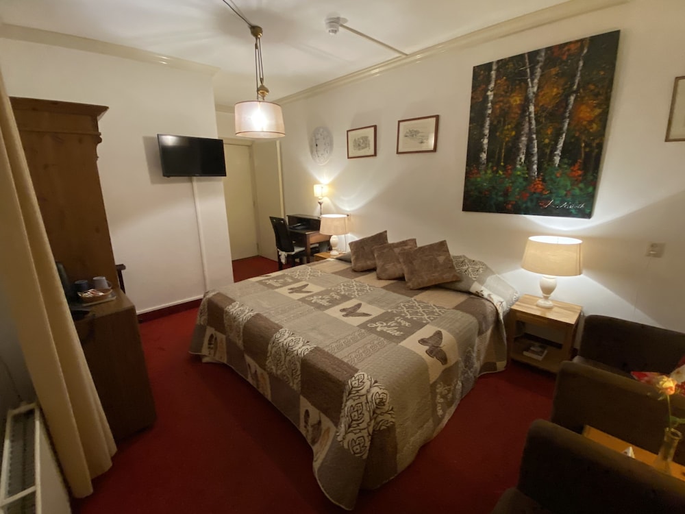 Royal Double Room, Bathtub photo 3