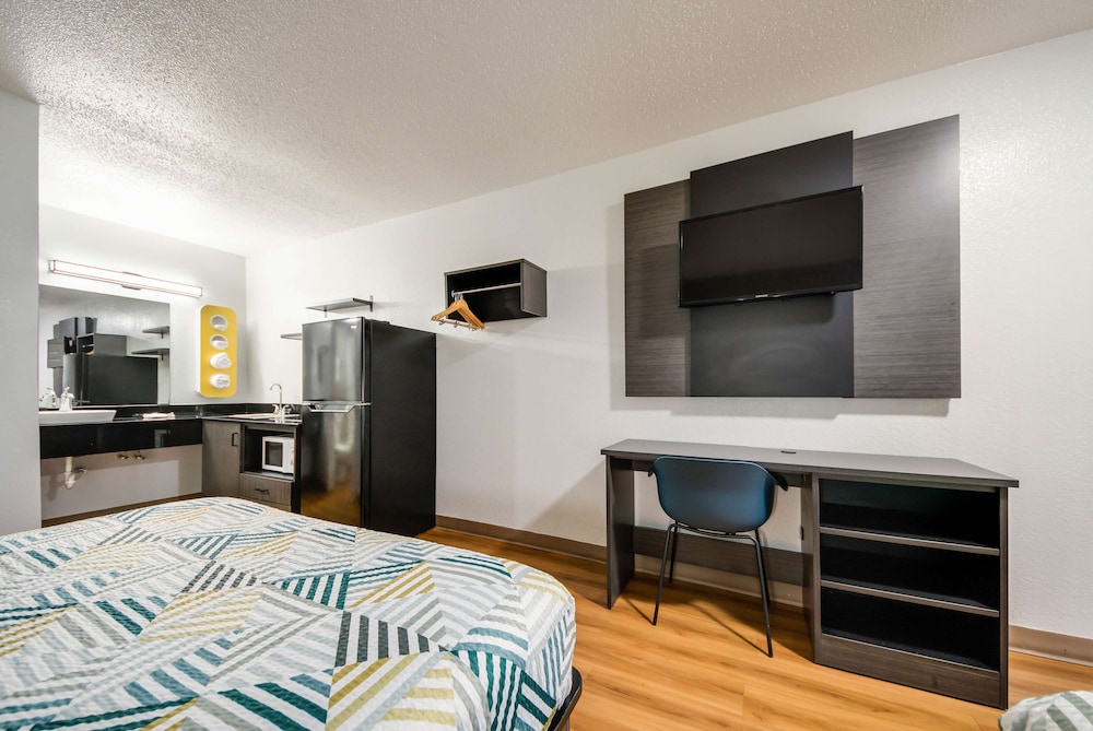 Standard Suite, 1 King Bed, Non Smoking, Kitchenette - Photo 2