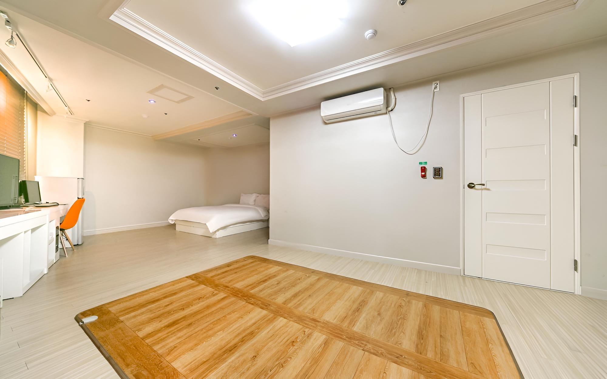 Room (Large Room (Air Purifier/Advanced Bid) photo 3