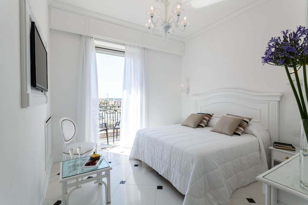 Double Room, Balcony, Partial Sea View (Prestige) - Photo 1