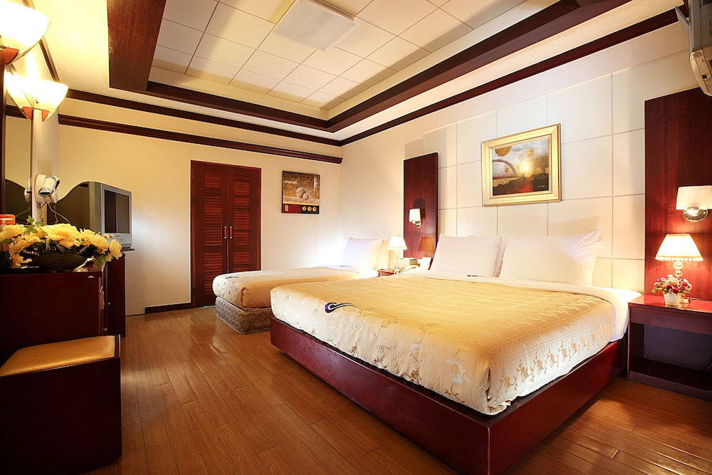 Deluxe Twin Room, 2 Double Beds - Free Airport Suttle photo 3
