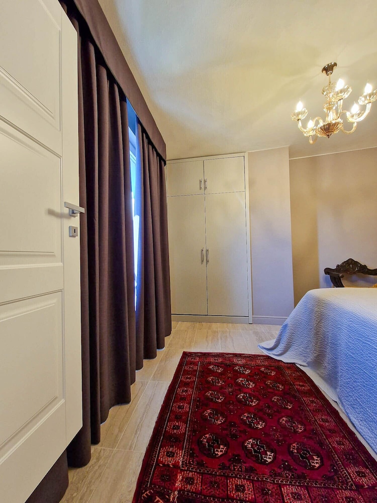 Deluxe Suite, Ensuite photo 3