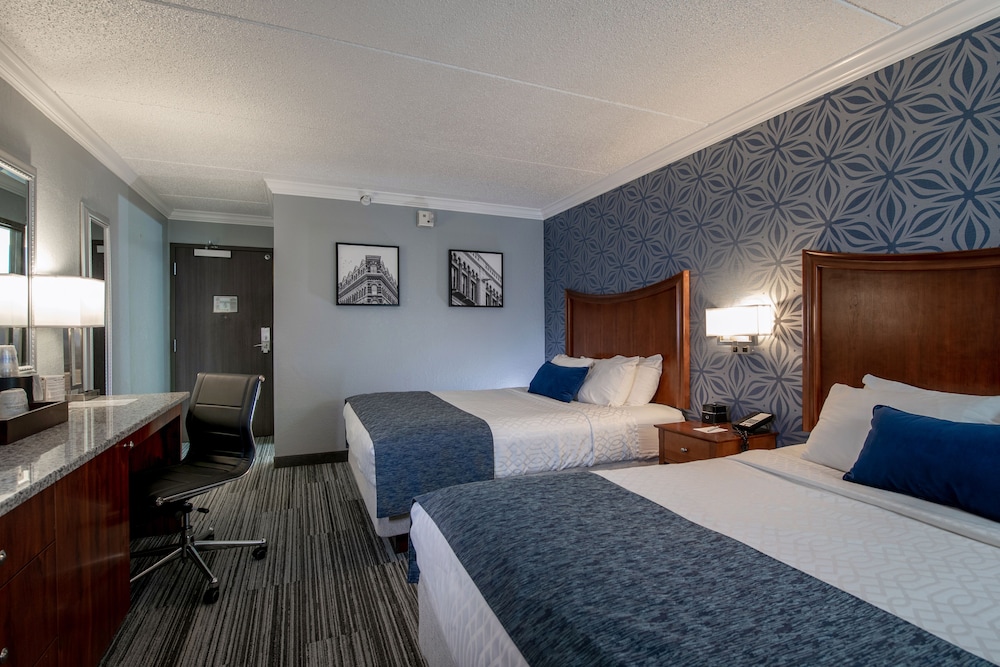 Standard Room, 2 Queen Beds, Non Smoking, Refrigerator - Photo 3