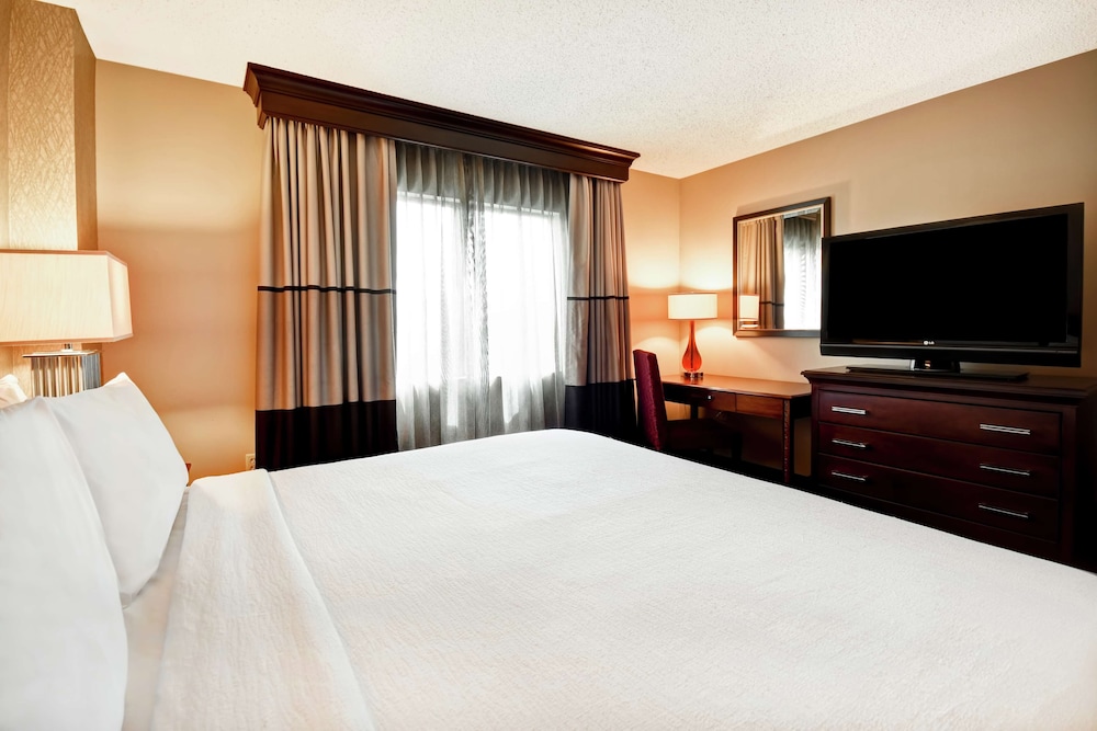 Premium Suite, 1 King Bed with Sofa bed (2 Rooms) - Photo 3