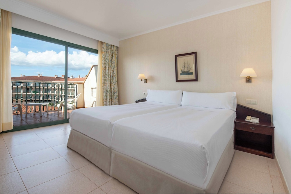 Habitación Doble, Balcón (2 Adultos + 1 Niño)