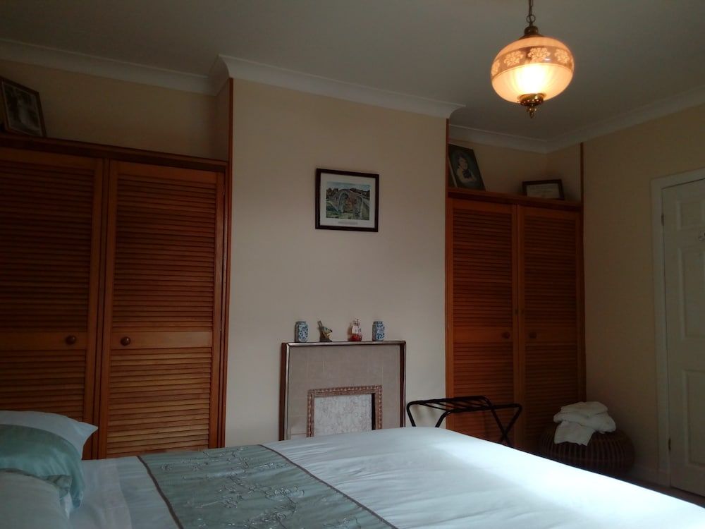 Basic Double Room, 1 Double Bed, Shared Bathroom photo 2