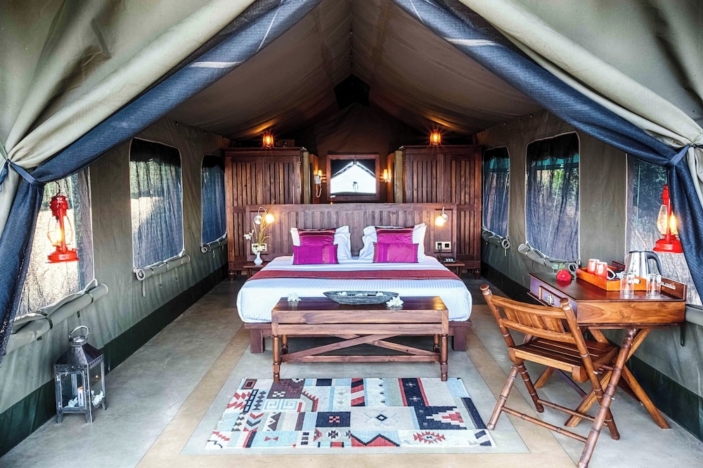 Deluxe Tented Lodge with Mountain View photo 2