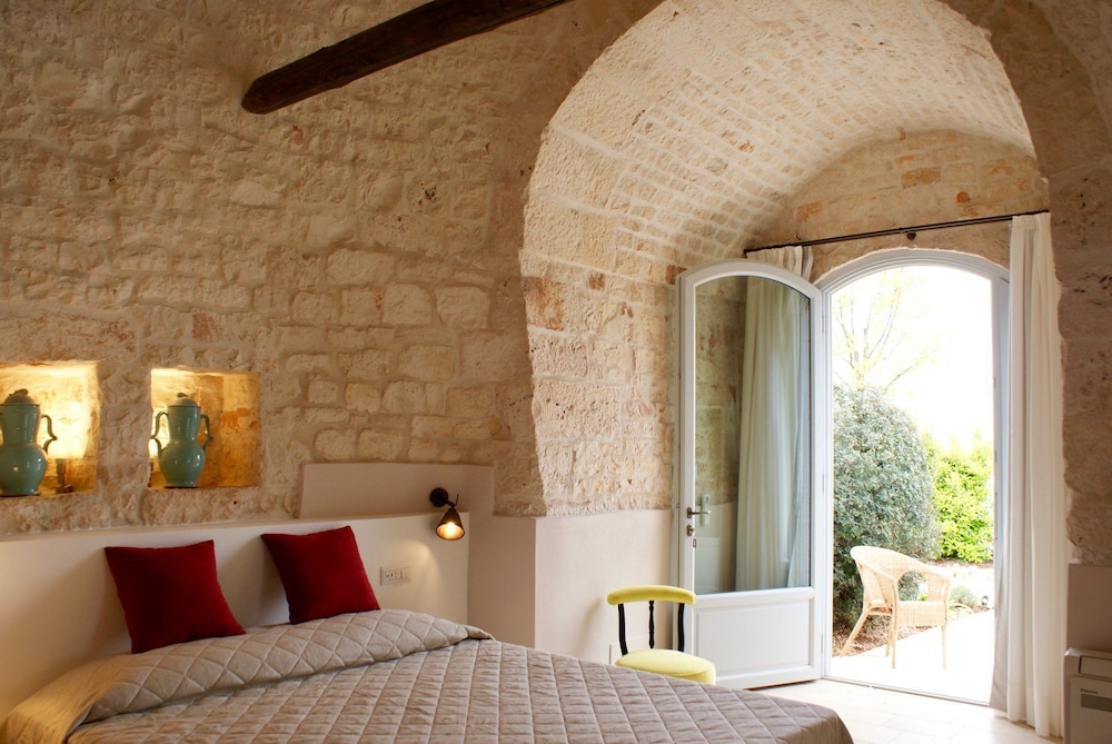 Comfort Room, 1 King Bed, Courtyard View