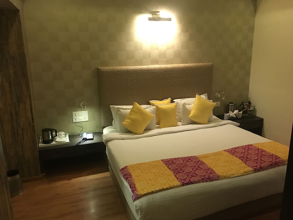 Family Suite, 1 King Bed, Refrigerator, Resort View photo 1