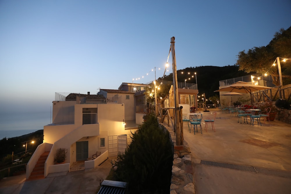 Deluxe Double Room, Garden View photo 2