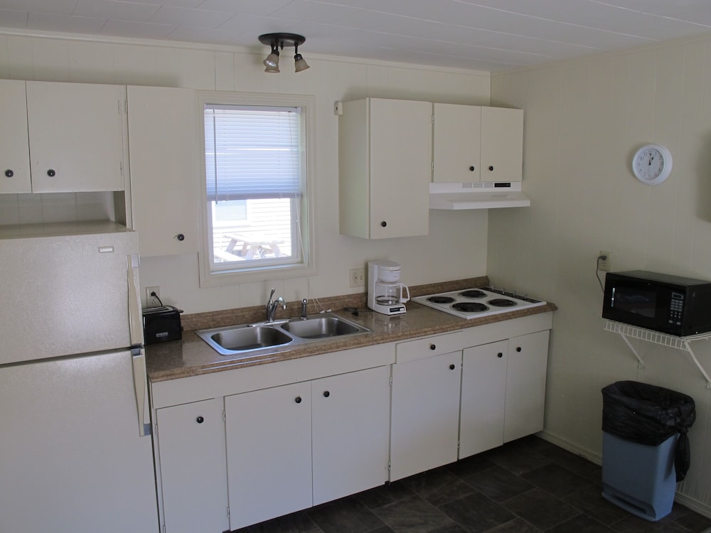 Standard Cottage, Multiple Beds, Non Smoking (Remodeled Cottages - 6 person max) photo 3