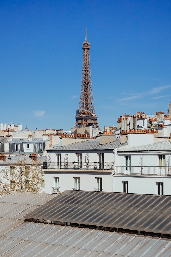 Executive Triple Room (Eiffel Tower view)