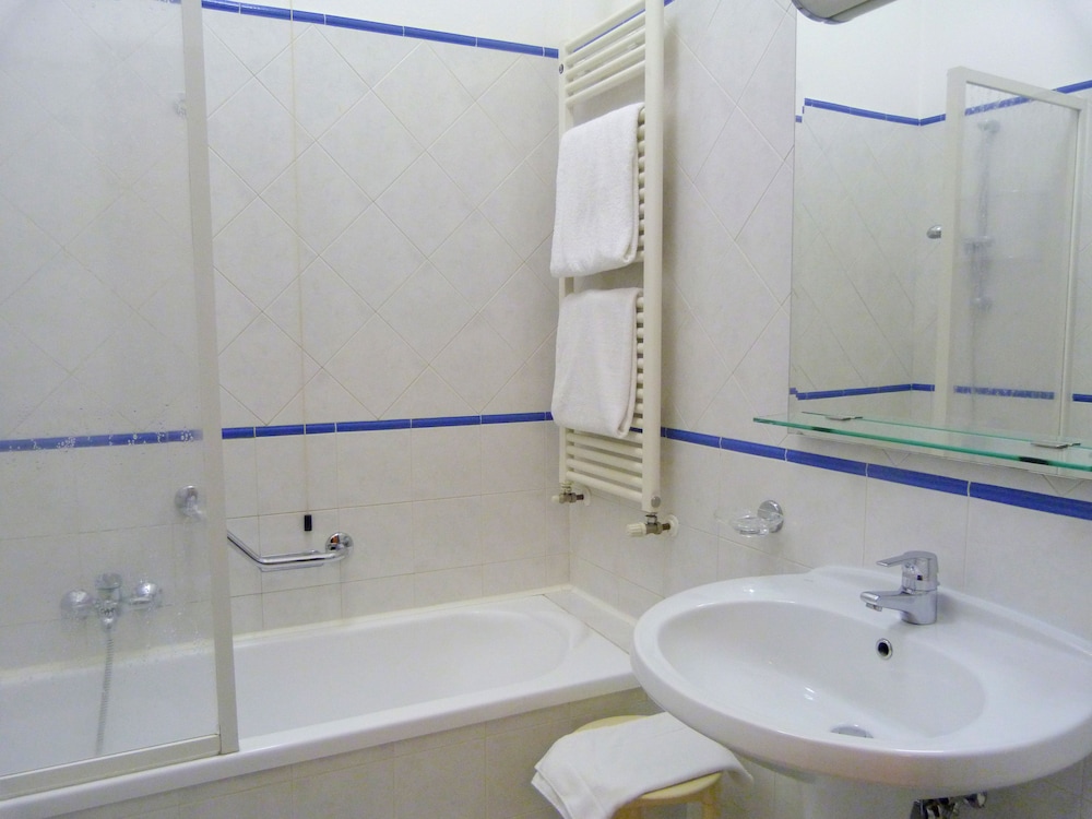Standard Double Room - Photo 5