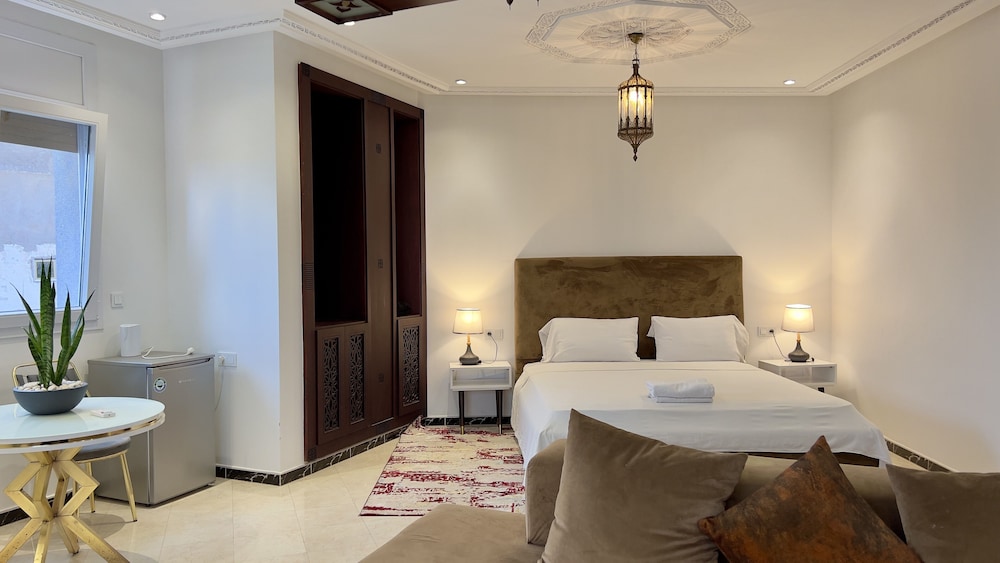 Comfort Room, Canal View