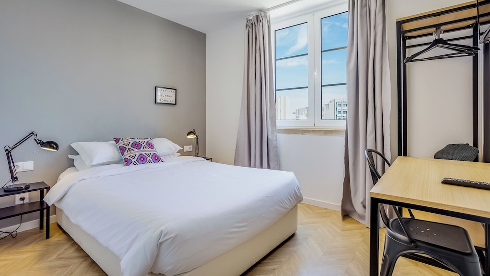 Economy Single Room thumbnail 5