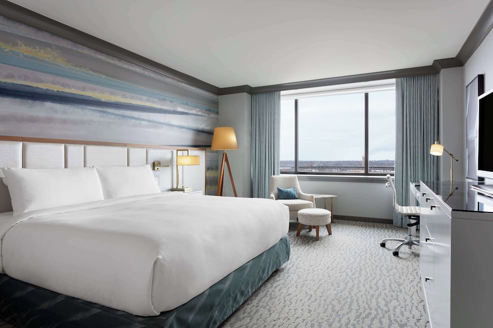 Deluxe Room, 1 King Bed, City View - Photo 4