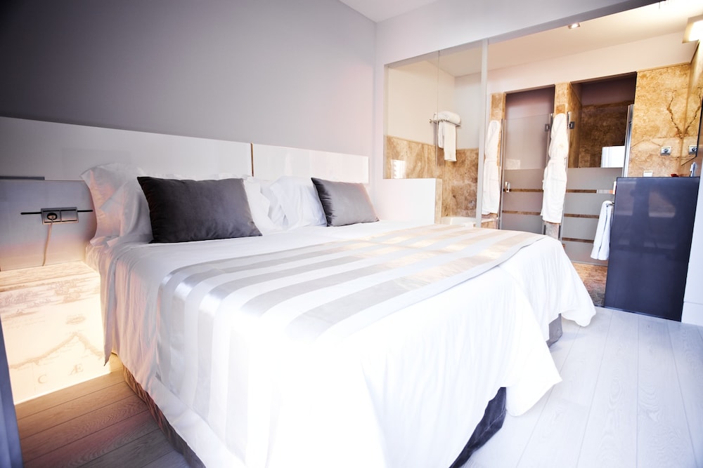 Superior Room - Photo 9
