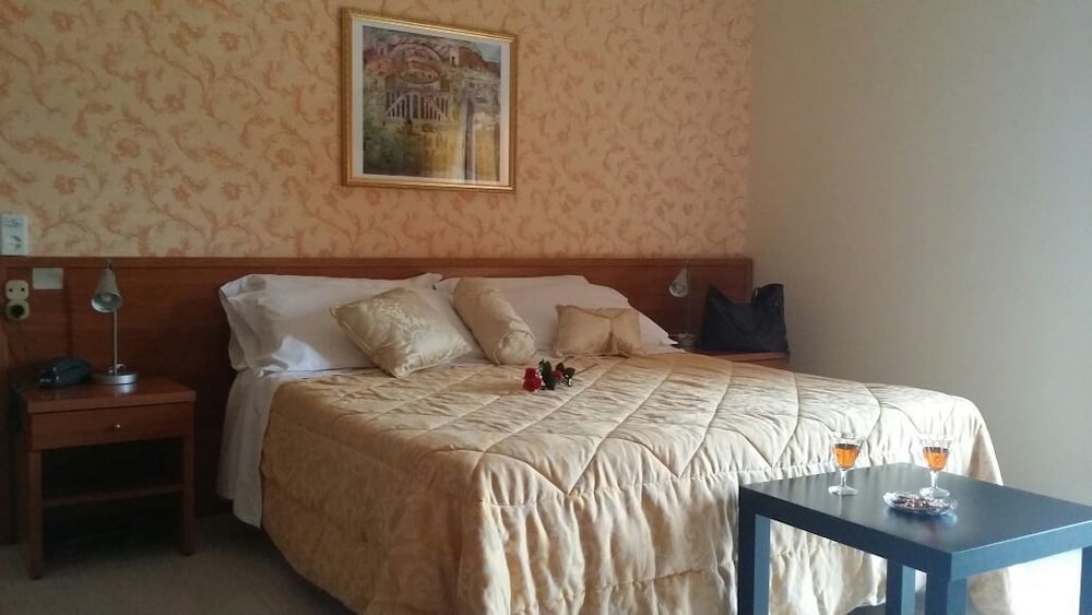 Standard Double or Twin Room photo 2