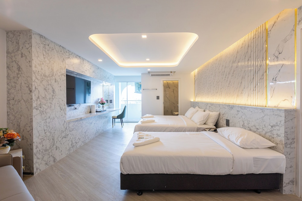 Triple 1 Room